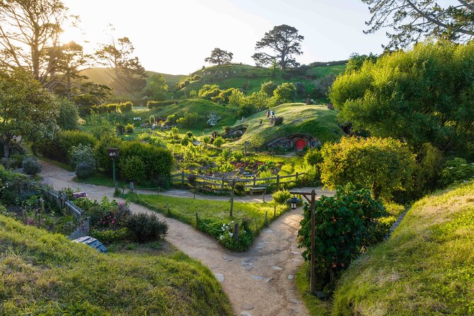 Hobbiton Movie Set and Hamilton Gardens Small Group-from Auckland - Auckland Central pickup to the Waikato drive: comfort first