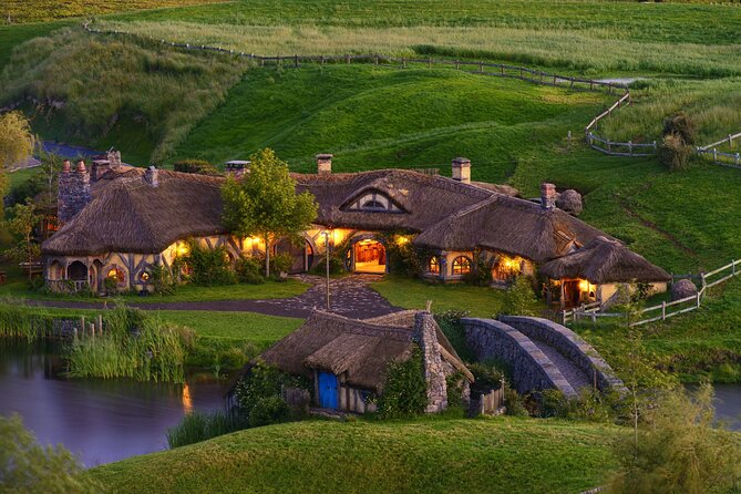 Hobbiton Movie Set and Hamilton Gardens Small Group-from Auckland - Lake Karapiro stop: the quiet reset between the big moments