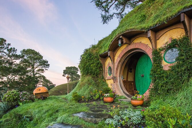 Hobbiton Movie Set Banquet Experience Private Tour From Auckland - Why this Hobbiton night tour feels different