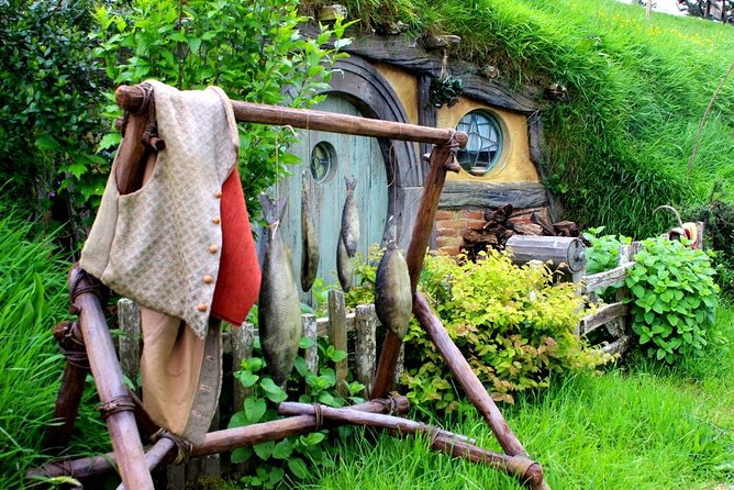 Hobbiton Movie Set Group Tour Early Access (Avoid the crowds!) - Inside Hobbiton: what you actually see on the 2-hour guided set tour