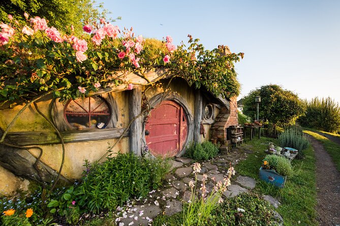 Hobbiton Movie Set Group Tour Early Access (Avoid the crowds!) - Pacing, group size, and why it matters