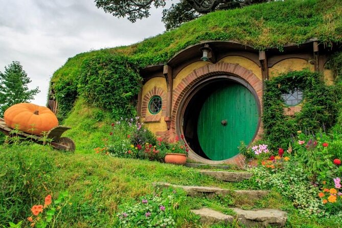 Hobbiton Movie Set Guided Tour small group from Auckland - The full day schedule: a 9 to 10 hour plan that stays realistic