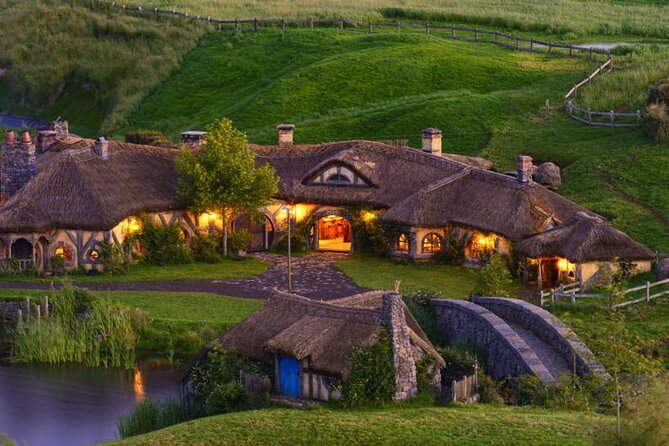 Hobbiton Movie Set Guided Tour small group from Auckland - Pickup and travel comfort: avoiding self-driving stress
