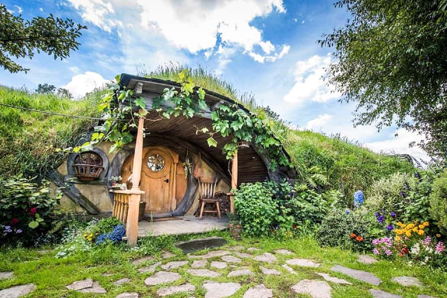 Hobbiton Movie Set & Rotorua Premium Day Tour from Auckland - The Green Dragon Inn Drink Break, and Why It Helps the Whole Day
