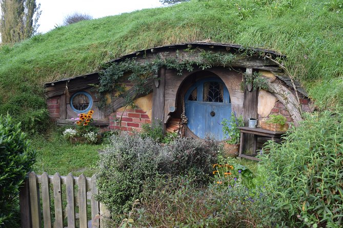 Hobbiton Movie Set Small Group Day Tour from Auckland - Green Dragon Inn: the drink stop that feels like a finale