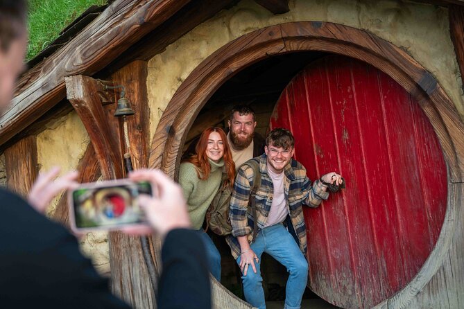 Hobbiton Movie Set Small Group Day Tour from Auckland - Pickup, onboard comfort, and why the timing works