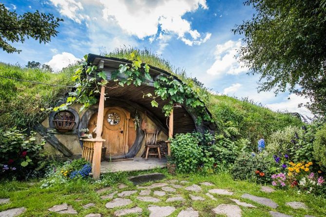 Hobbiton Movie Set Small Group Fully Guided Day Tour from Auckland - A Hobbiton Day Trip That Starts at 6:30 am