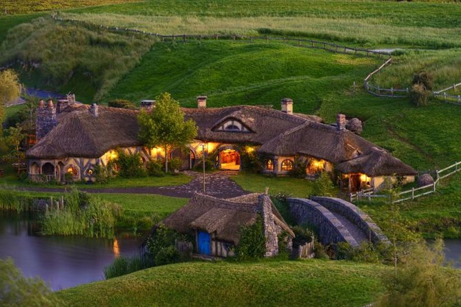 Hobbiton Movie Set Small Group Fully Guided Day Tour from Auckland - Small-Group Transport and the Guide Team You Can Count On