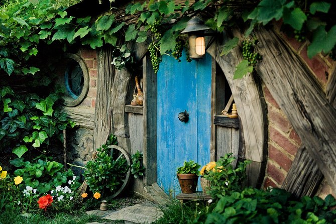 Hobbiton Movie Set Small Group Fully Guided Day Tour from Auckland - Green Dragon Inn Beverage Included, and How to Add a Meal