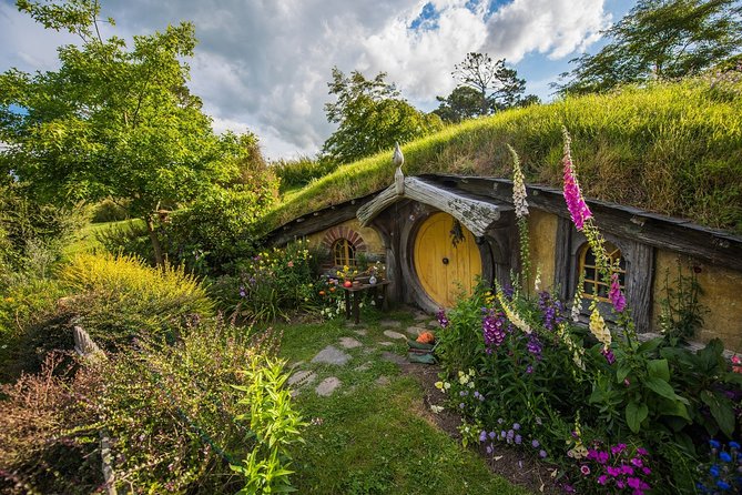 Hobbiton Movie Set Small Group Fully Guided Day Tour from Auckland - Should You Book This Hobbiton Tour from Auckland?