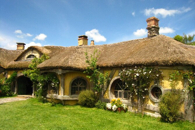 Hobbiton Movie Set Small Tour from Auckland - Practical tips to make the day smoother