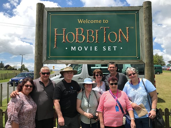 Hobbiton movie set tour and a lot more beautiful NZ sights - Kiwifruit orchard time, a distinctly New Zealand add-on