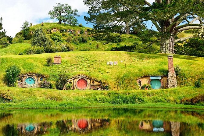 Hobbiton Movie Set Tour from Auckland - Hunua Ranges and Hunua Falls: a guided waterfall stop with volcanic history