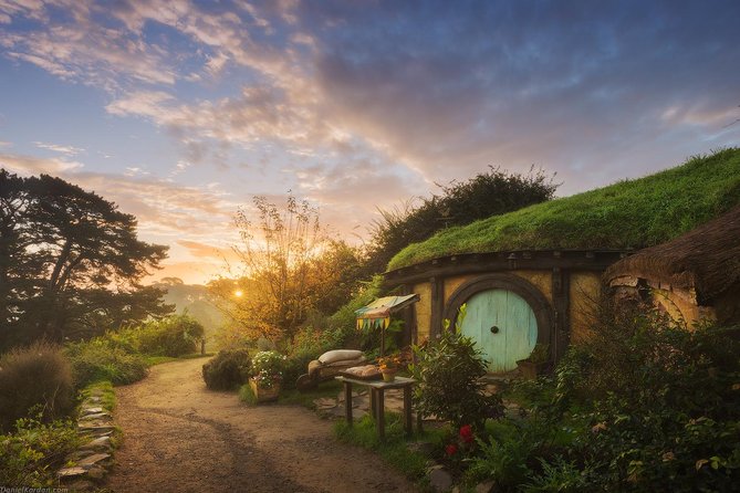 Hobbiton Movie Set tour & Glowworm Cave day tour - Quick hits for this Hobbiton and Waitomo day