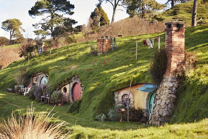 Hobbiton Movie Set tour & Glowworm Cave day tour - Hobbiton Movie Set: getting your bearings in the Shire
