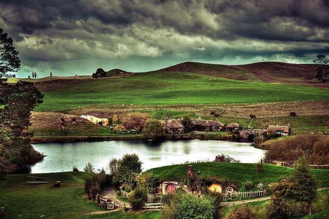Hobbiton Movie Set tour & Glowworm Cave day tour - Who this Auckland day trip fits best