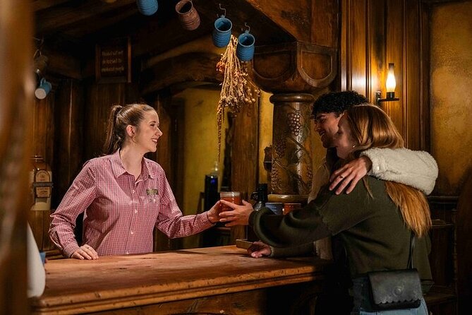 Hobbiton Movie Set & Waitomo Glow Worm Caves Private Tour - How guided care, like Geoff’s, affects your whole day