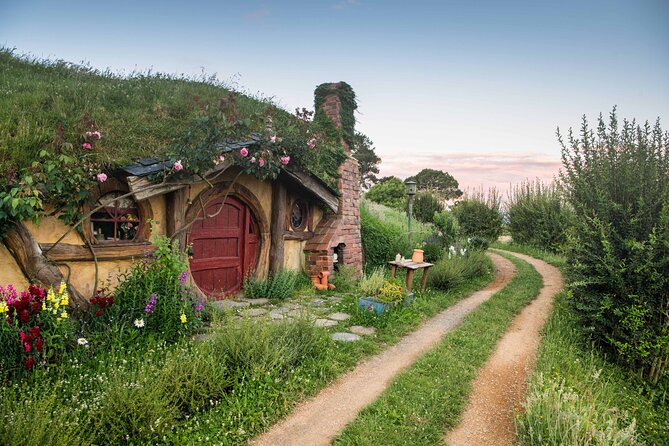 Hobbiton & Rotorua Māori Village with Lunch from Auckland - A morning start in Auckland, then straight to Rotorua