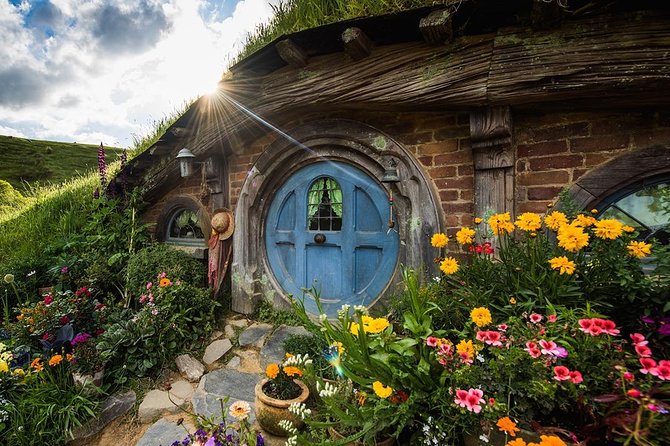 Hobbiton & Rotorua Small Group Day Tour inc Te Puia from Auckland - Hobbiton Movie Set: Gardens, Hobbit Holes, and a Proper Guided Walk