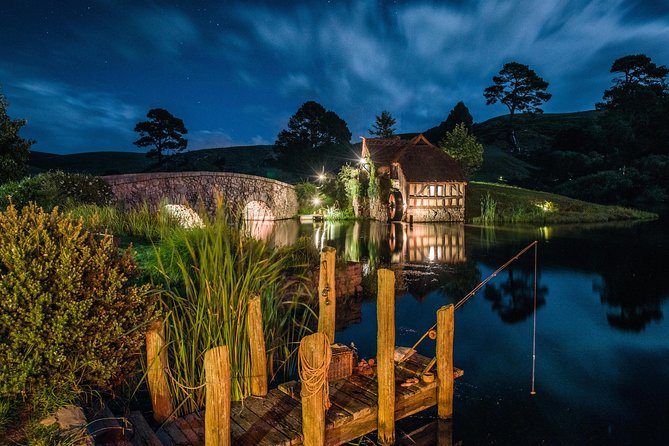 Hobbiton & Waitomo Caves Guided Day Trip from Auckland incl lunch - Lunch in the Shire, then you switch gears