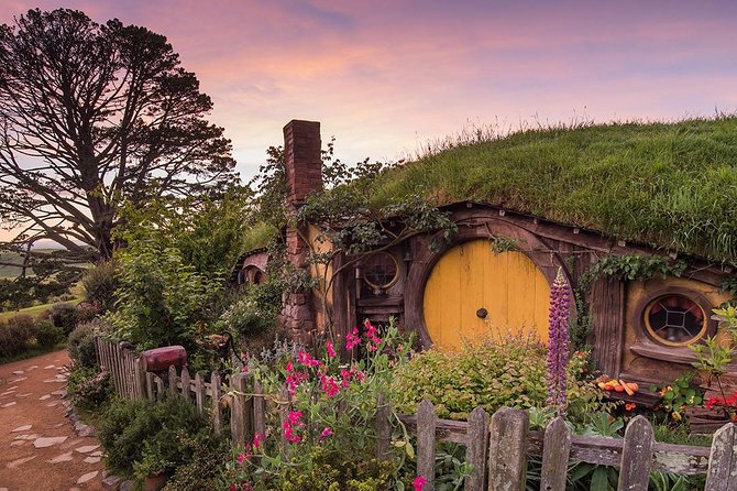 Hobbiton & Waitomo Caves Small Group Tour from Auckland inc Lunch - Lake Karapiro: a quick scenic break with local character