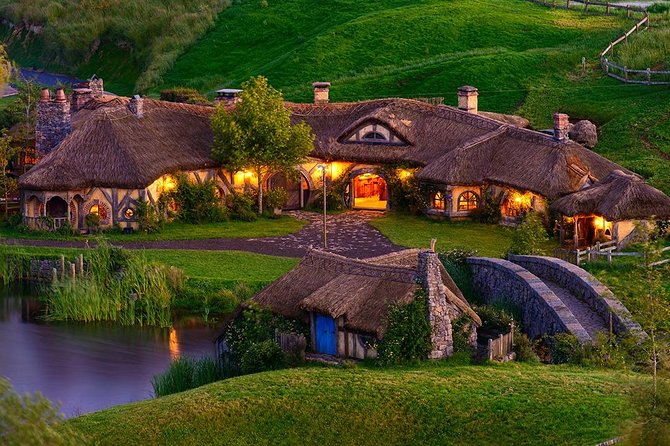 Hobbiton & Waitomo Caves Small Group Tour from Auckland inc Lunch - Leaving Auckland at 6:00 am: the rhythm and the group vibe
