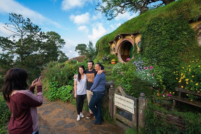 Hobbiton & Waitomo Caves Small-Group Tour W Lunch from Auckland - Leaving Auckland: Waikato Country Stops and Photo Windows