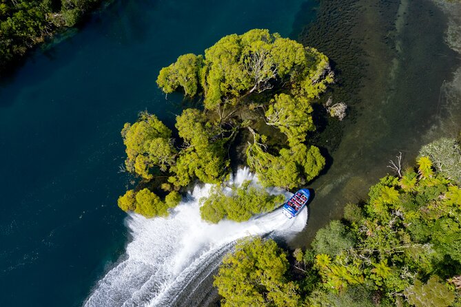 Hukafalls Jet Boat Ride in Taupo - What to Wear in Taupo: Warm Layers, Gloves, and a Backup Outfit