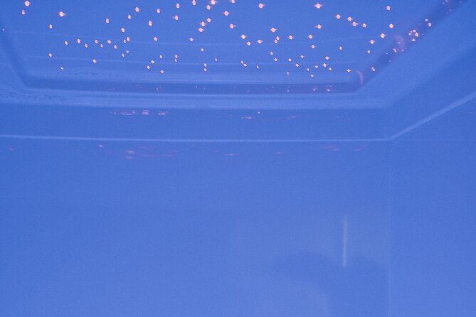 Infinity Float Tank Experience for Couples - The Epsom salt and 30 cm water setup: why it helps your body