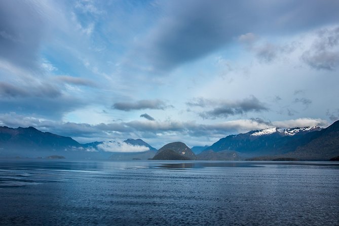 Jet Boat Journey through Fiordland National Park - Pure Wilderness - Lake Manapouri: The Turn from Noise to Silence