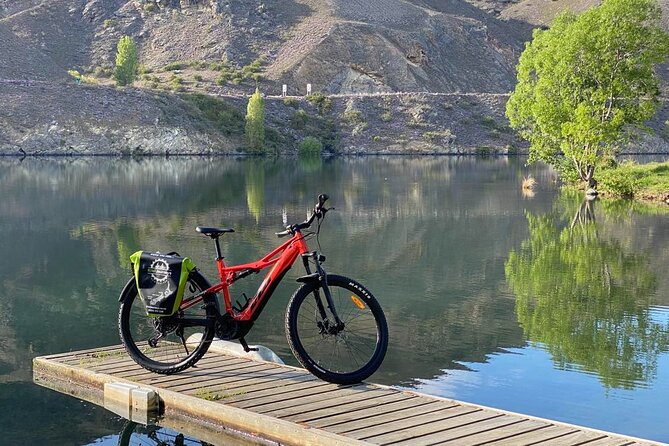 Lake Dunstan Discovery Day Tour by eBike with Shuttle - Cromwell Heritage Precinct: Setting the Scene Before You Ride