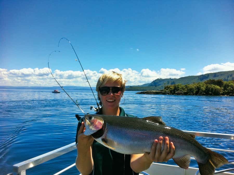 Lake Taupo: Maori Rock Carvings 10.30 AM 1.5-Hour Cruise - Duck feeding, coffee, and what the optional trout fishing demo adds