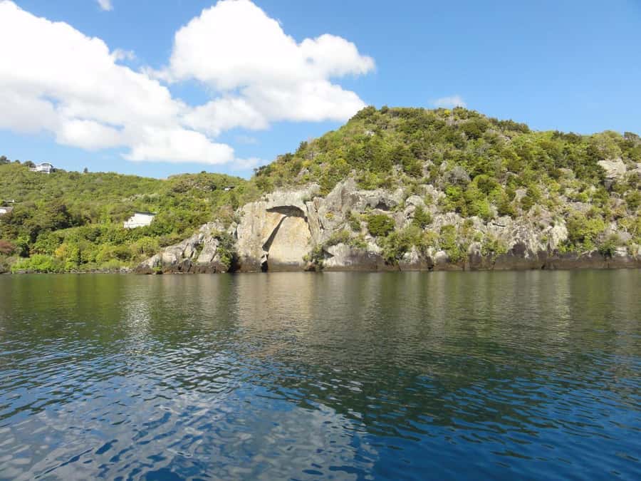 Lake Taupo: Maori Rock Carvings 10.30 AM 1.5-Hour Cruise - Practical tips for a smooth morning on the water