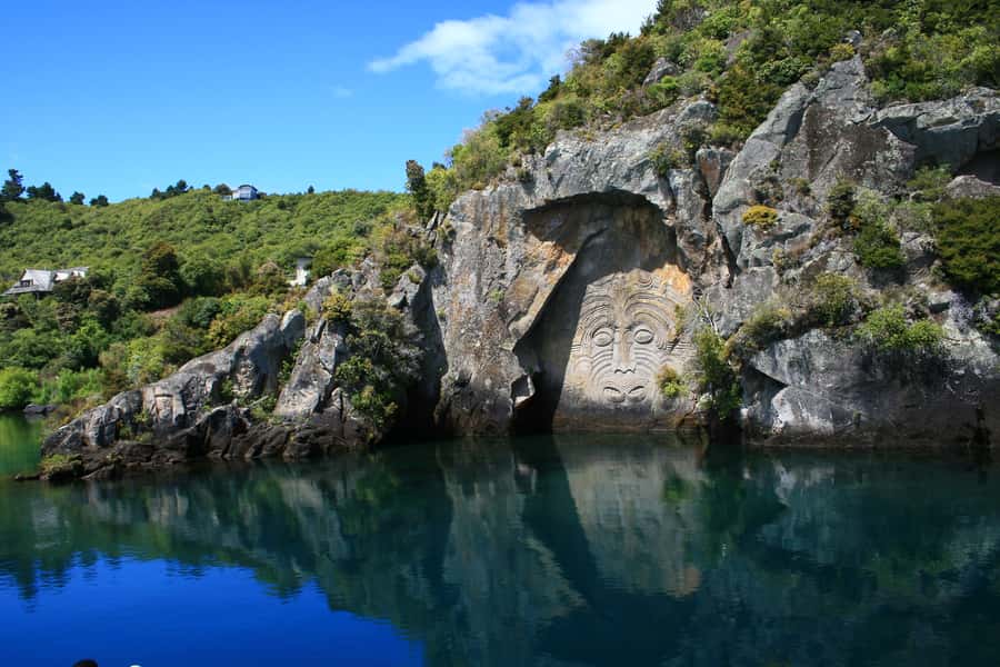 Lake Taupo: Maori Rock Carvings 8.30 AM 1.5-Hour Cruise - Rolling Out on Lake Taupo, With the Mountains Framing Everything