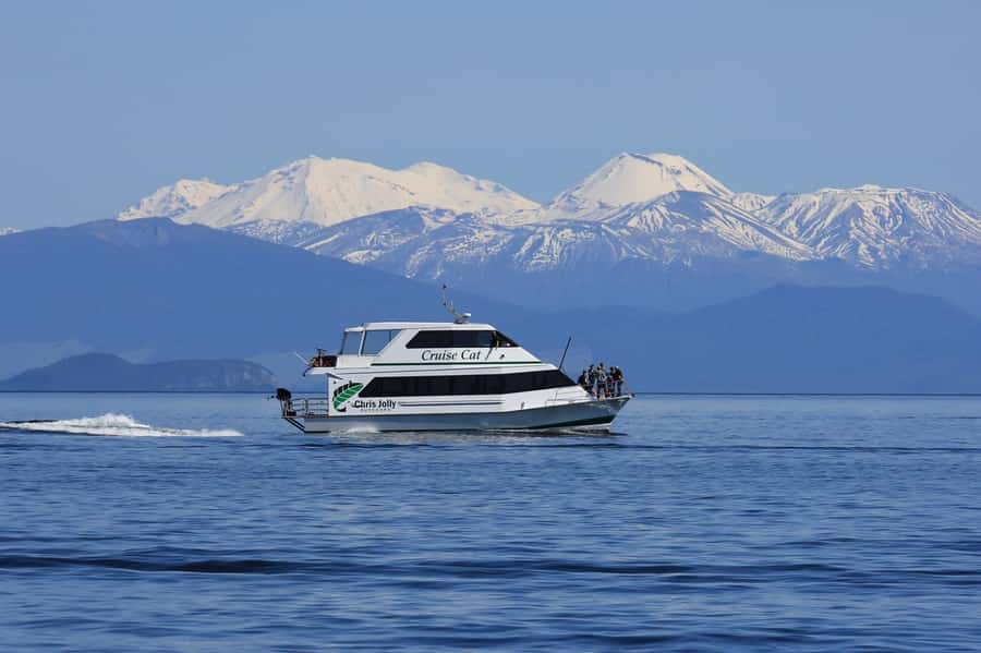 Lake Taupo: Maori Rock Carvings 8.30 AM 1.5-Hour Cruise - Getting Great Photos From a Two-Story Catamaran