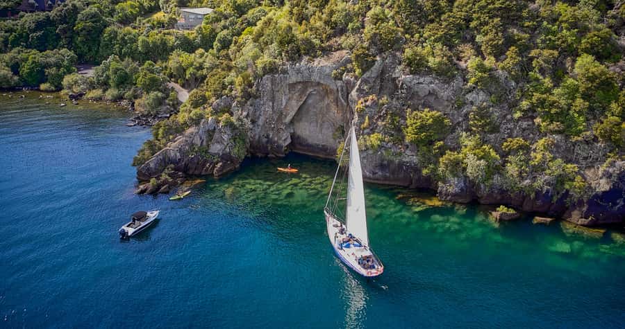 Lake Taupo: Sailboat Trip to the Maori Rock Carvings - How the Sailing Works: Wind, Music, and You Can Help