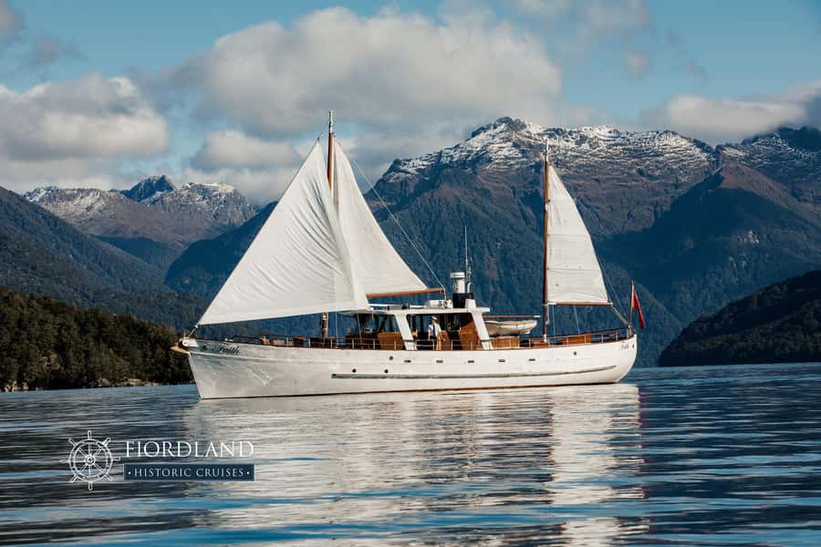 Lake Te Anau: 3-Hour Boat Cruise with Guided Walk - Cruising Lake Te Anau: Calm Water, South Fiord Views