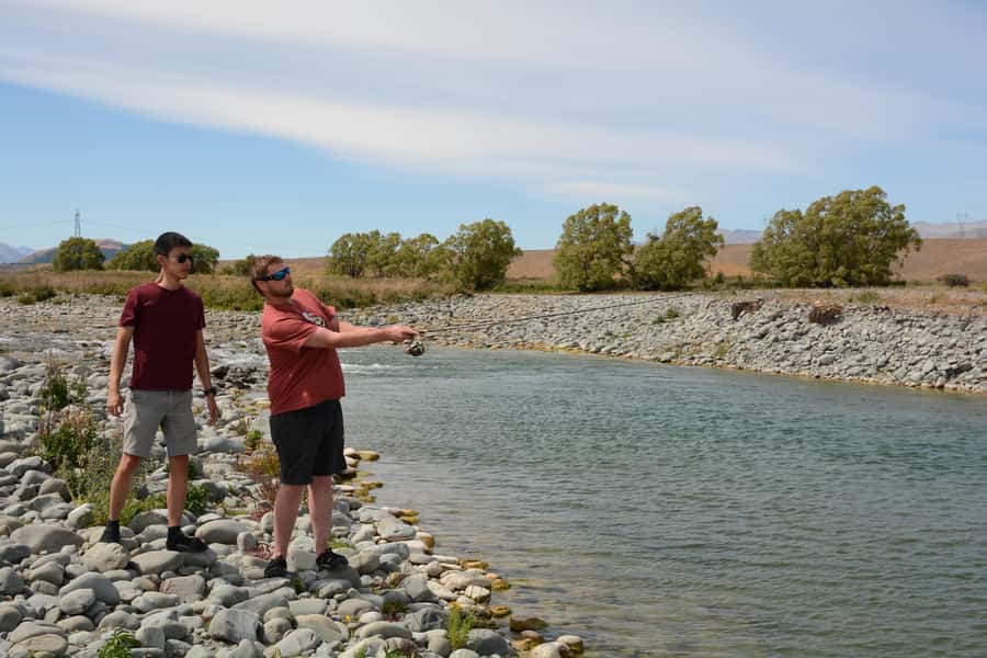 Lake Tekapo Fishing Tour - Meeting at Kiwi Treasures and Getting to the Canal without the hassle