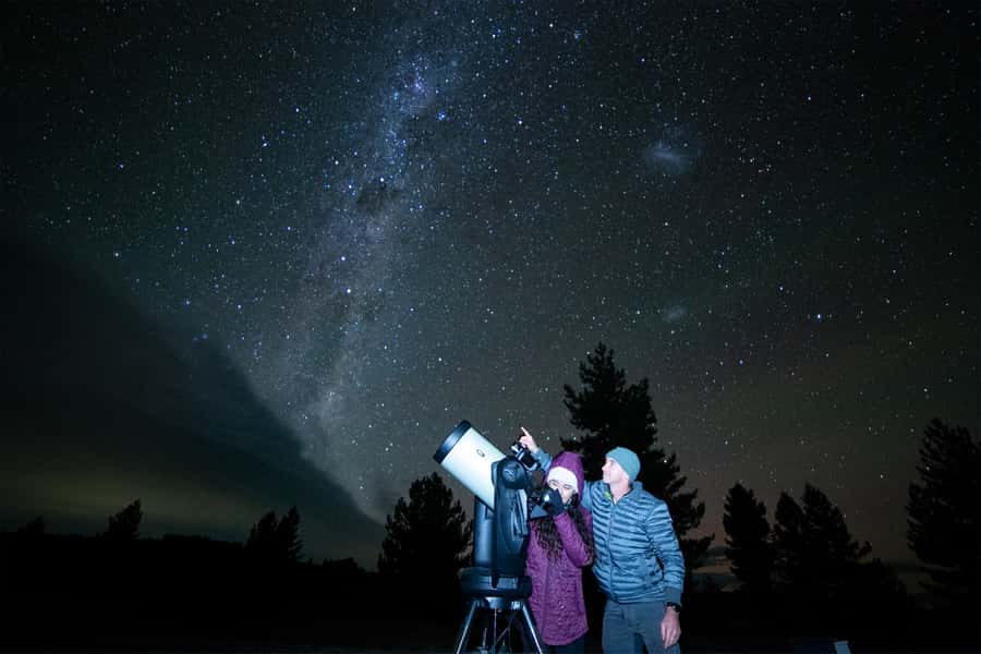 Lake Tekapo: Stargazing Experience - Meeting near Tekapo River, and getting comfortable fast