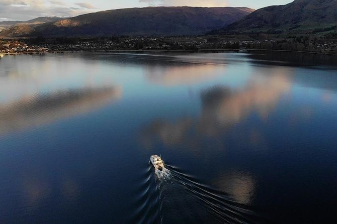 Lake Wanaka 1-Hour Cruise Including Wine and Cheese - Wind and weather: how to dress for a comfortable hour on the lake