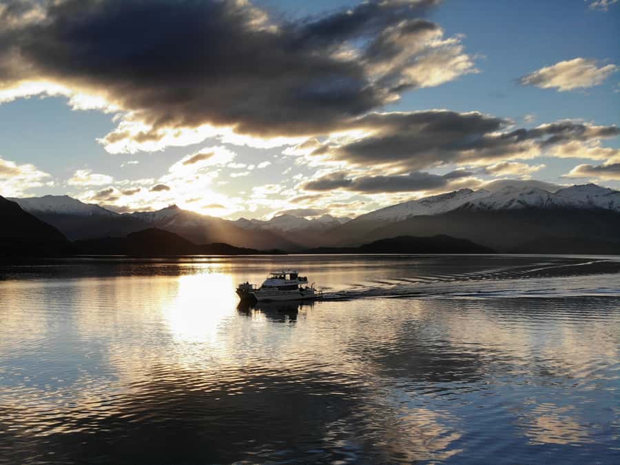Lake Wanaka Happy Hour Cruise - Comfort, seating, and what to pack for a one-hour cruise