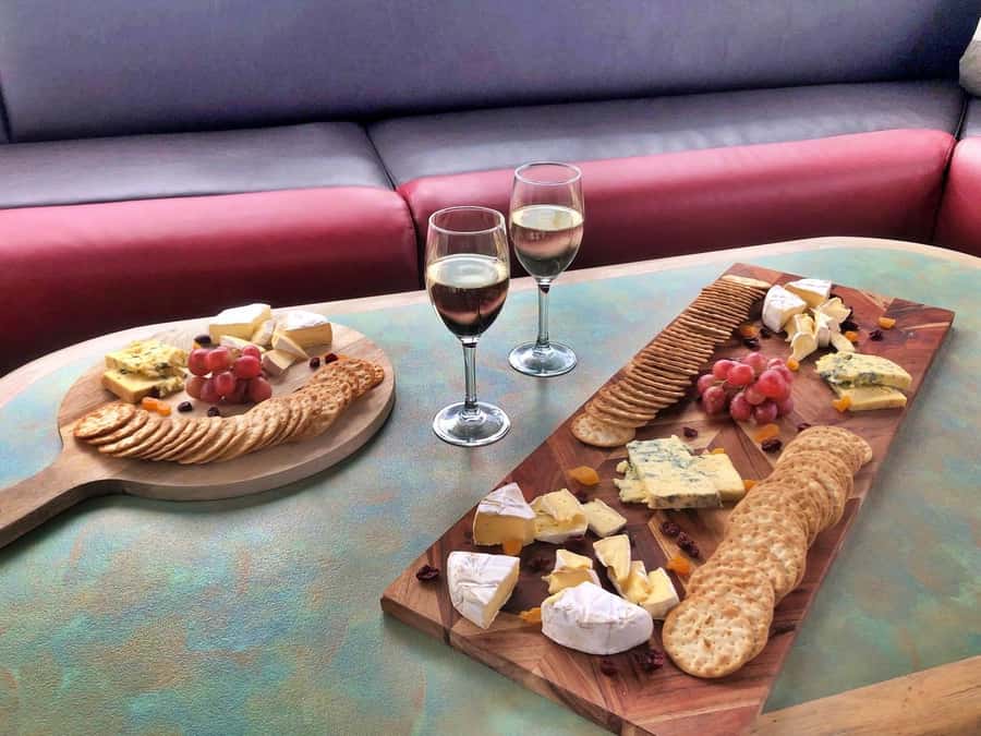 Lake Wanaka Happy Hour Cruise - The hour on the water: what the cruise feels like in real time