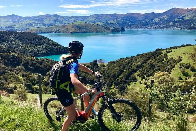 Lava Loop- Guided electric mountain bike tour in Akaroa - Small group size: why max 7 riders improves the experience