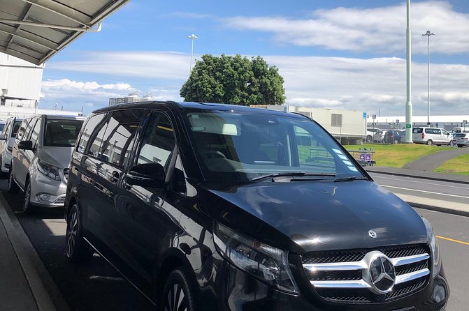 Luxury Airport transfers in Auckland - Price, Group Size, and Value That Makes Sense