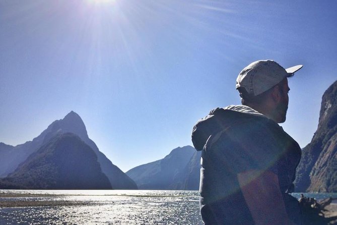 Luxury Milford Sound Coach and Scenic Cruise - The guide factor: why the ride can feel short