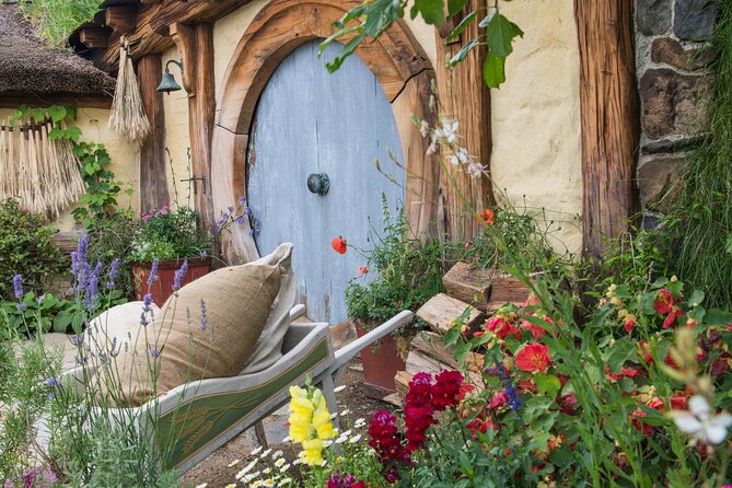 Magical Hobbiton: Small-Group Guided Tour from Auckland - How the guides change the day, even when the scenery is the same