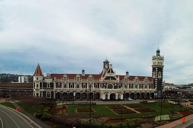 Mainland Peninsula Tour - Dunedin Railway Station: A 15-Minute Photo Stop That Feels Bigger