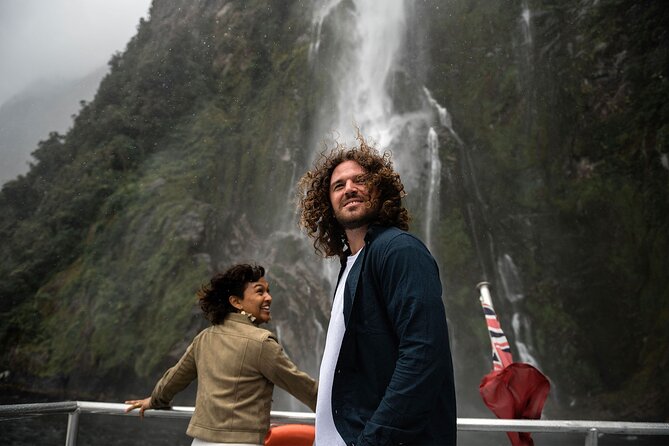 Milford Sound Business Class from Queenstown Cruise Lunch - The 2-hour cruise experience: a guide-led look at Fiordland