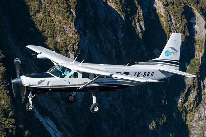 Milford Sound Flight and Cruise ex Queenstown (incl Lunch) - The return flight: Sutherland Falls and a different route back