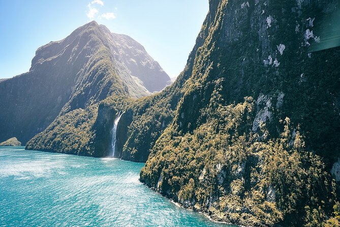 Milford Sound Luxury Lunch Cruise onboard The Fiordland Jewel - Milford Sound highlights in two hours: Mitre Peak and Lady Bowen Falls
